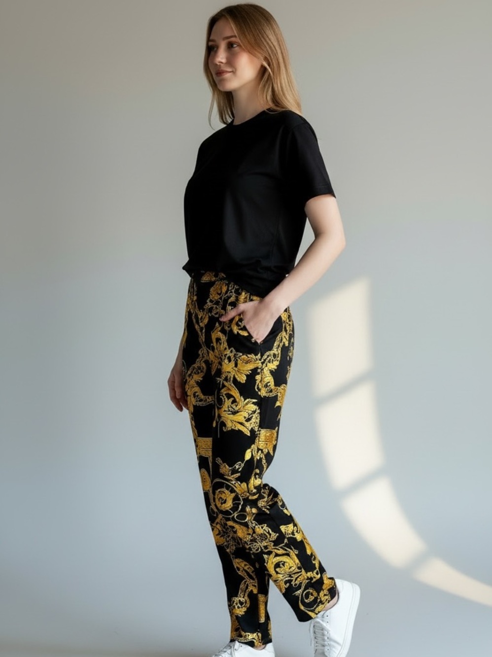 Cameo Chain and Leaves Design Black and Gold High Rise Leggings Size S